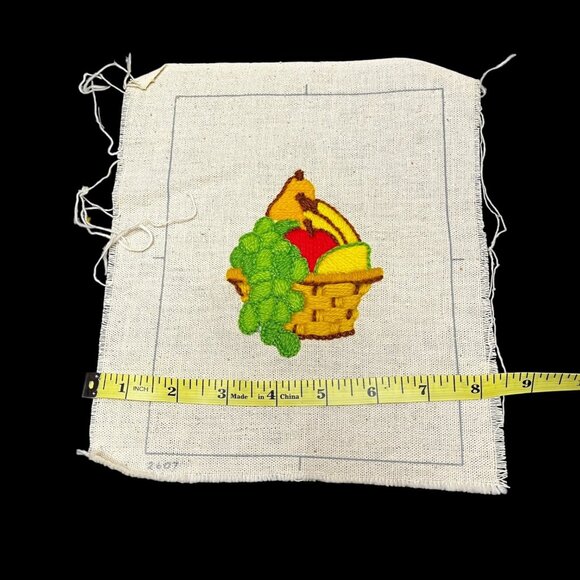 VTG 1970s Crewel Vegetable Basket Needlepoint Embroidery Complete Grannycore - Picture 4 of 5